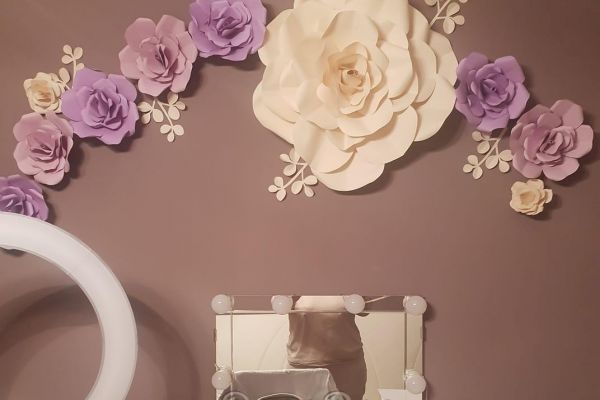 homedecor-giant-paper-flowersD5A3F379-99C1-29AE-5095-9A448C461C7C.jpg